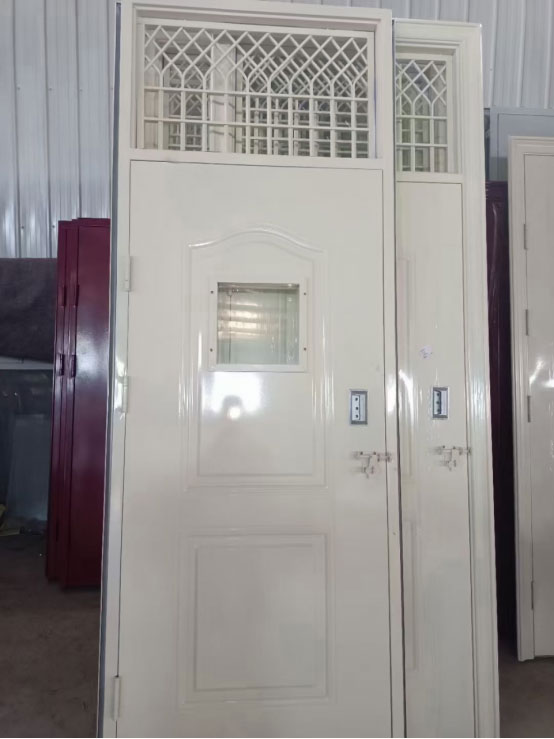 新市学校教室门