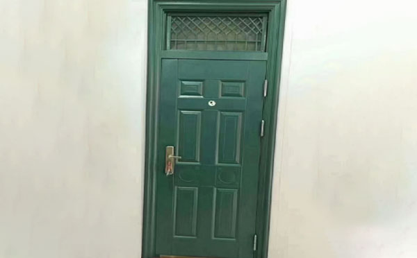 新市学校教室门