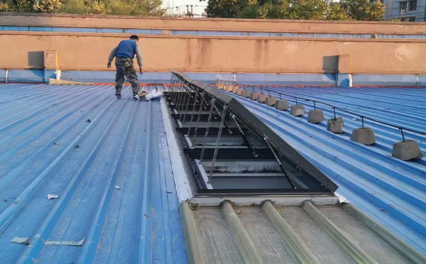 某区域性物流仓储中心新市排烟窗系统安装项目