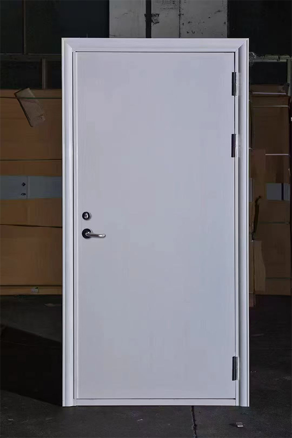 社区活动中心加装新市防火门保障居民安全 社区活动中心加装新市防火门保障居民安全